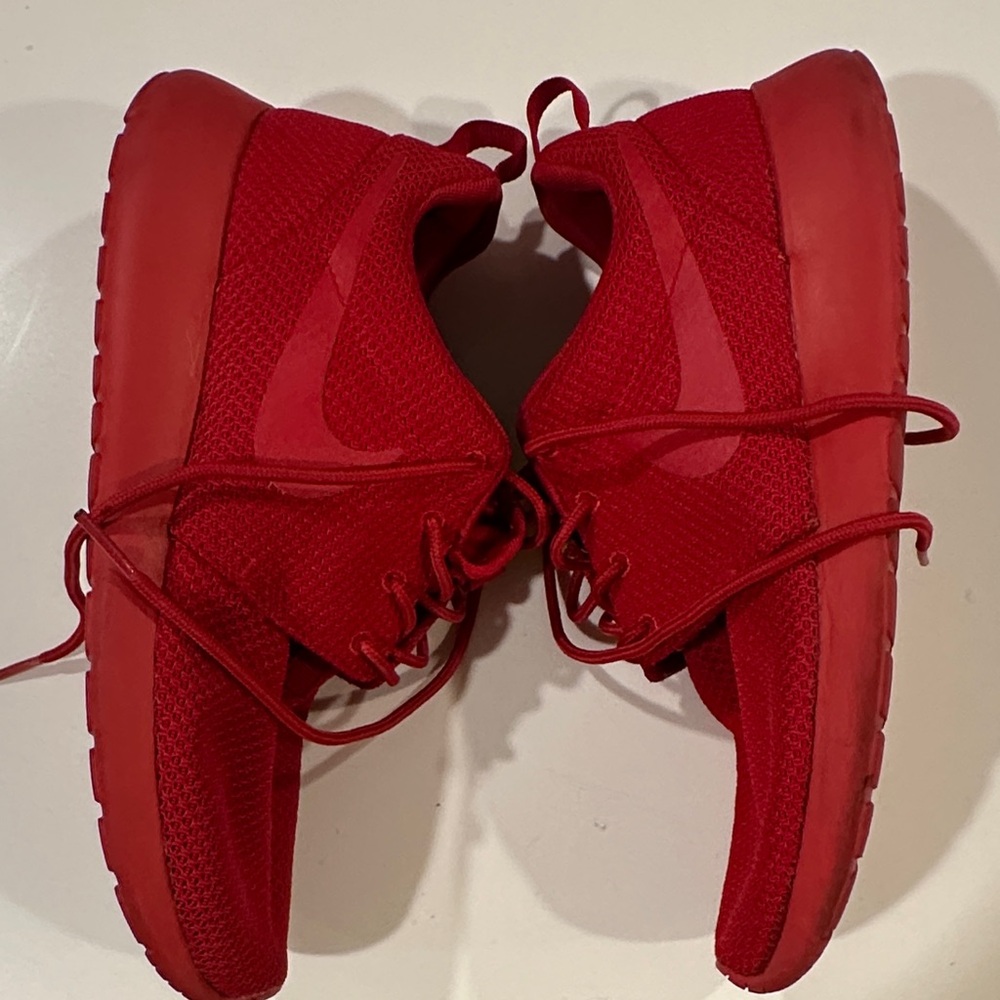 Roshe One Red Men’s sz 7 Shoes sz 8.5 in women